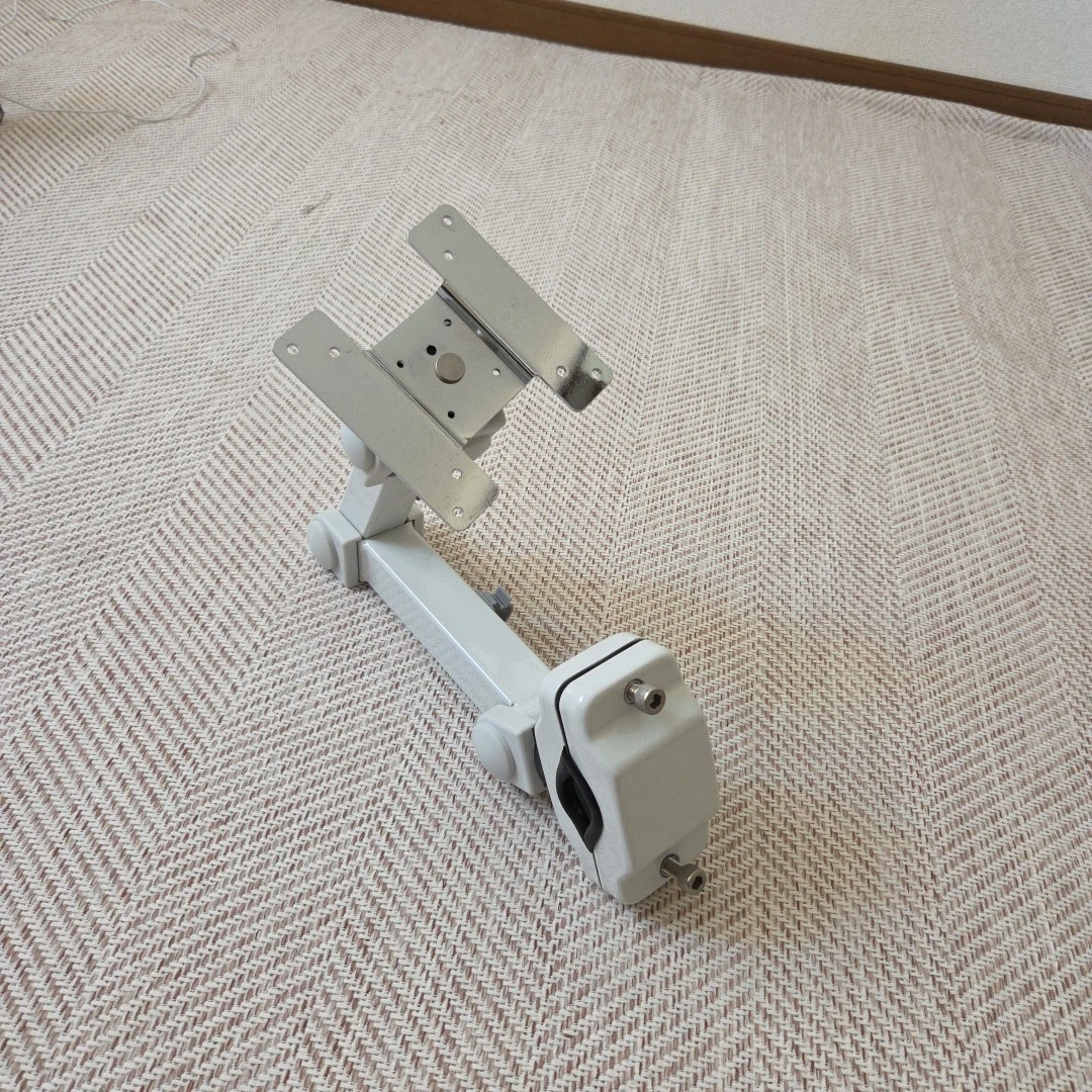 モニターアーム 卓上クランプ式