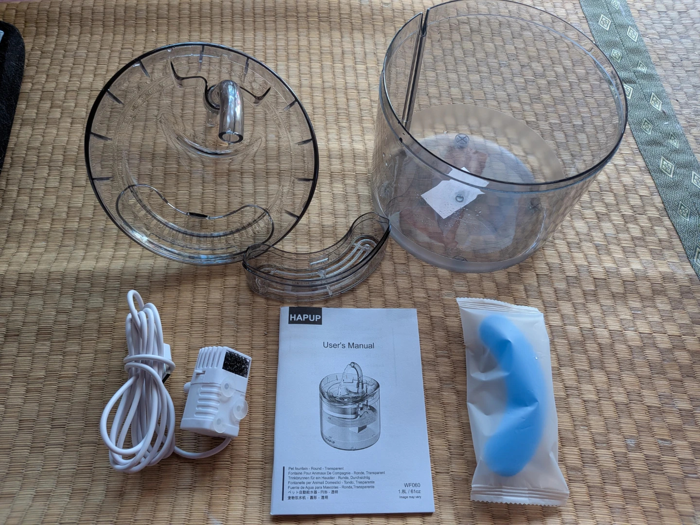 美品★ HAPUP 犬猫用 自動給水器 1.8L 静音（フィルター計2個付き）