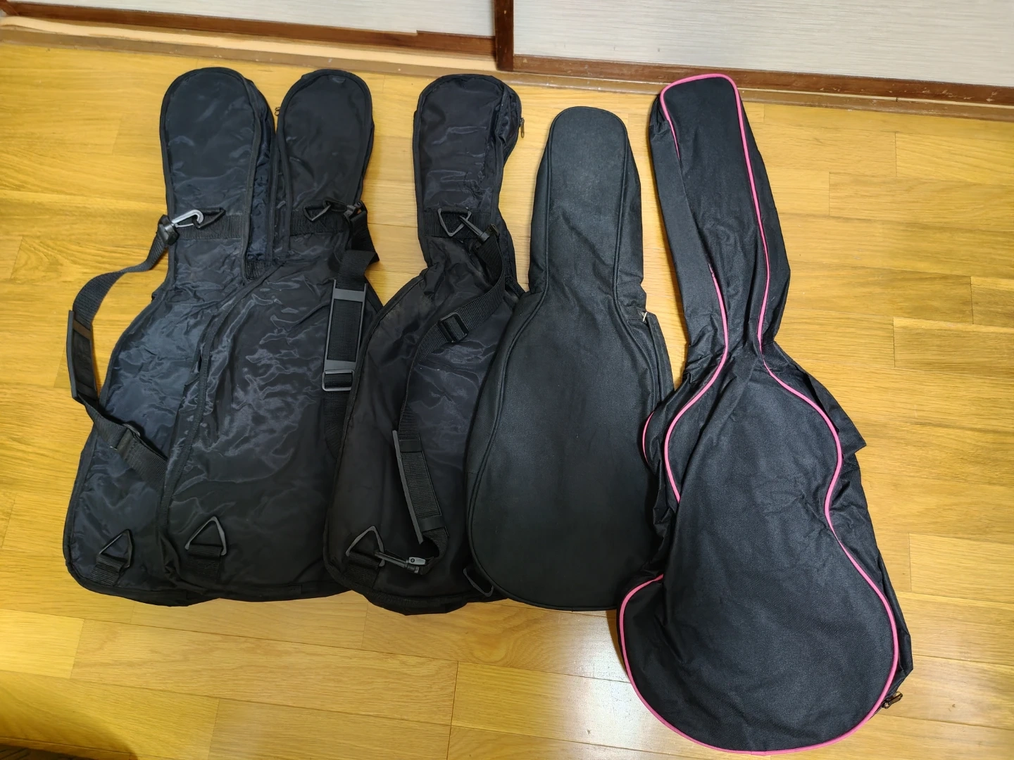 ギターケース 5個の写真2枚目
