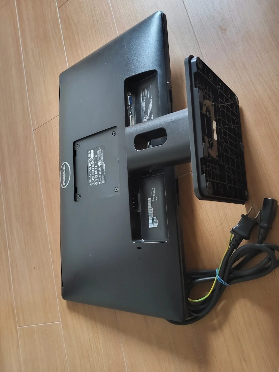 デル 液晶ディスプレイ E2214Hbの写真2枚目