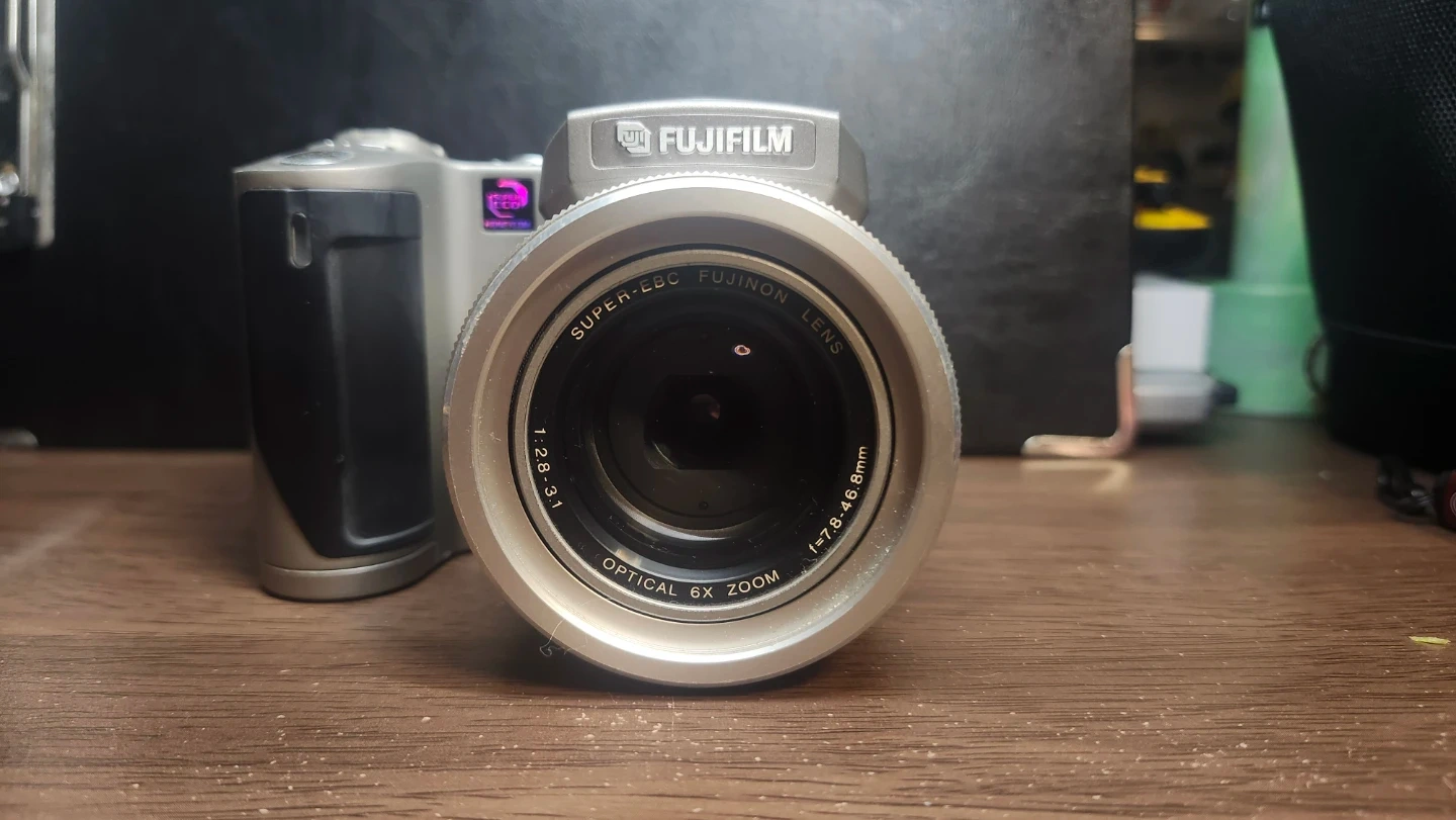 FUJIFILM FinePix 4900 Zoom ジャンク品の写真4枚目