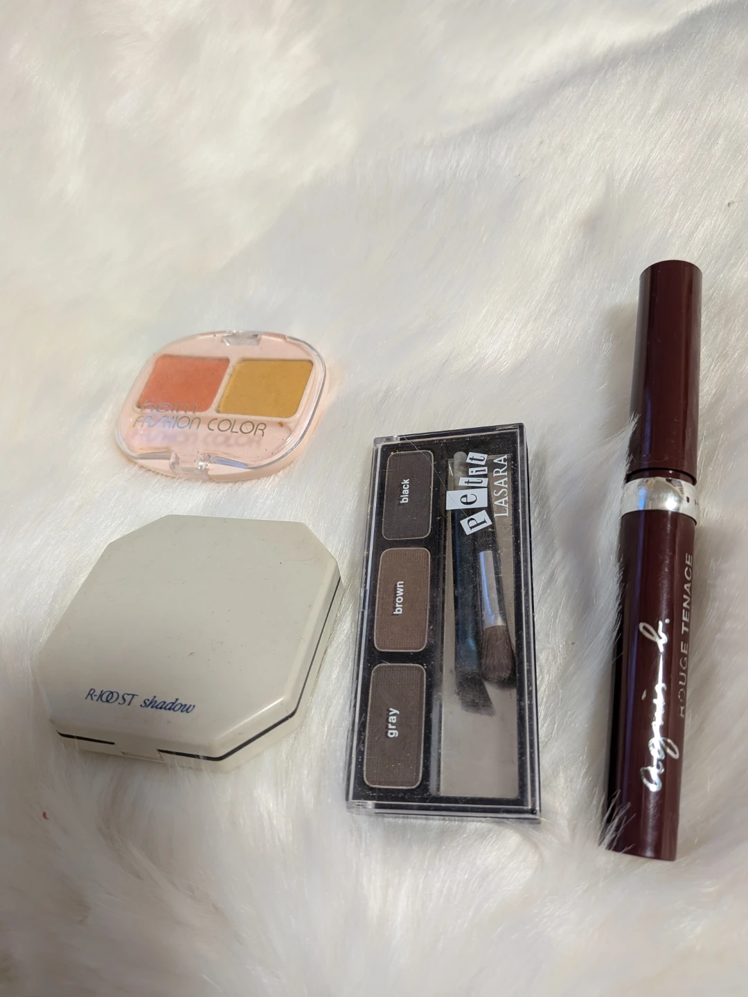コスメ4点セット アイシャドウ 口紅等