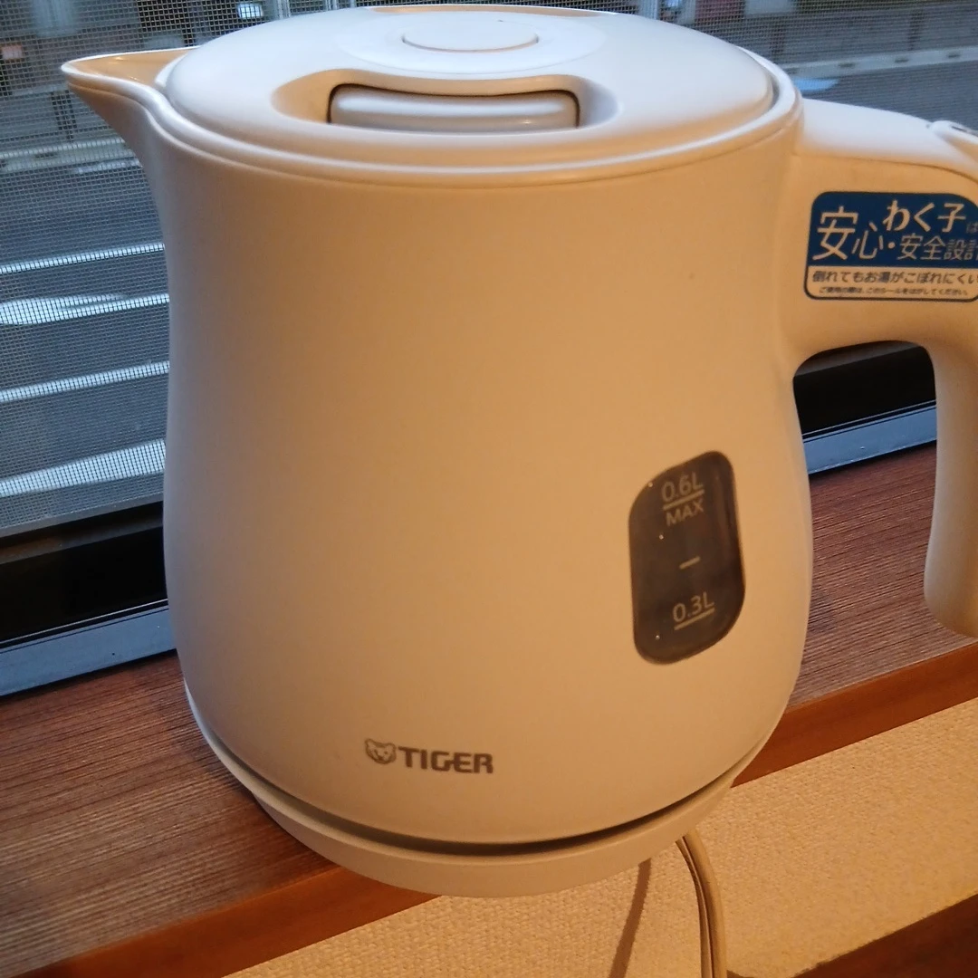 タイガー 電気ケトル わく子 0.6L ホワイトの写真2枚目
