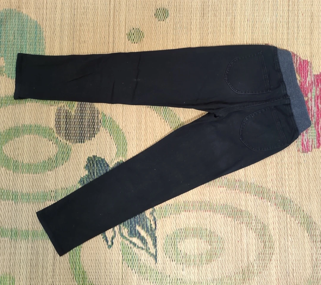 ユニクロ キッズ パンツ 黒 M 125-135cmの写真2枚目