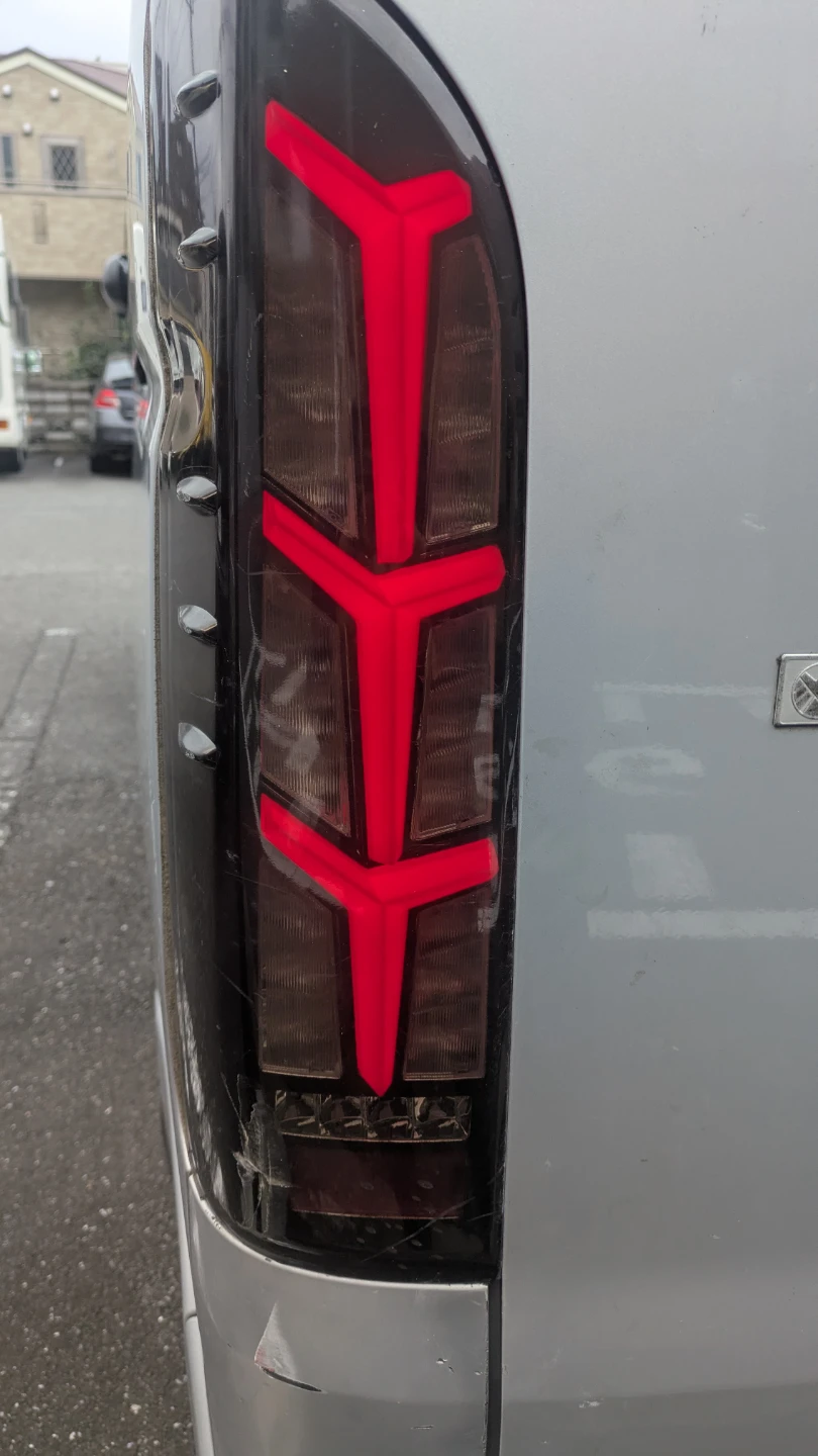 ハイエース LEDテールランプ 左右セットジャンクの写真8枚目