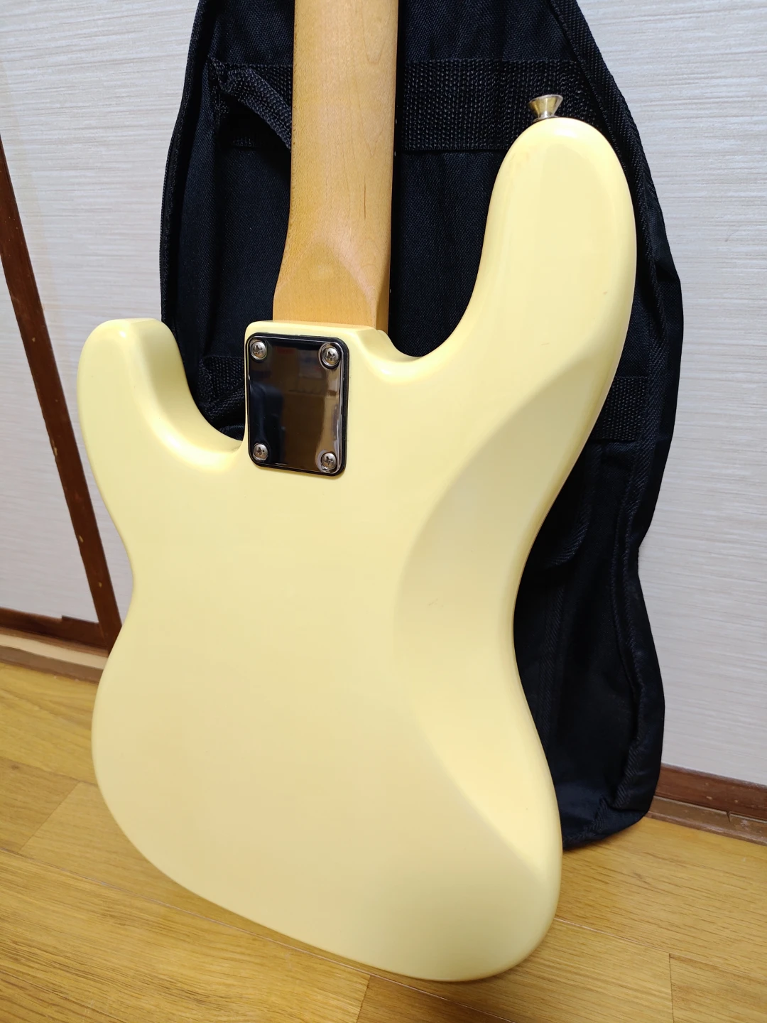 Bacchus Universe Series Bass (ソフトケース付)の写真5枚目