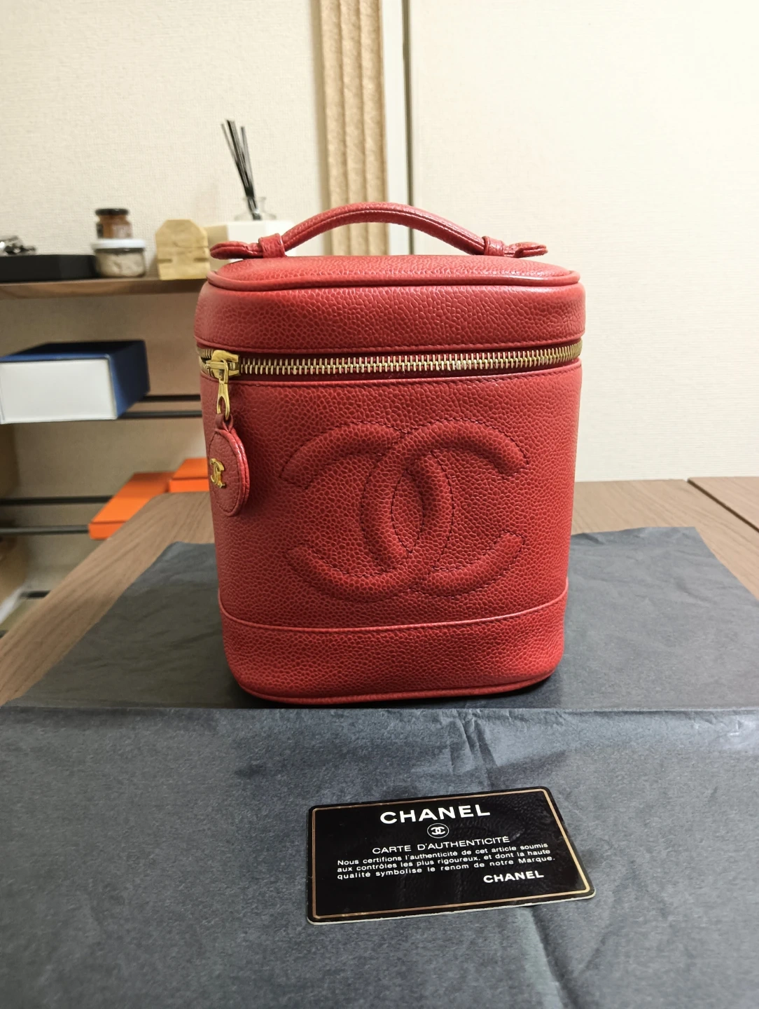 CHANEL シャネル キャビアスキン バニティ ココマーク レッドの写真2枚目