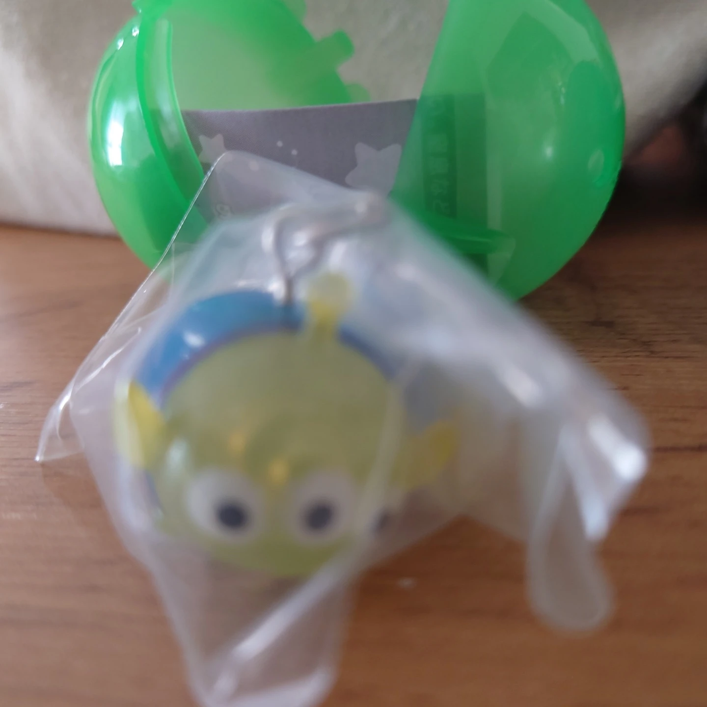 ディズニー エイリアン めじるしアクセサリー ガチャ