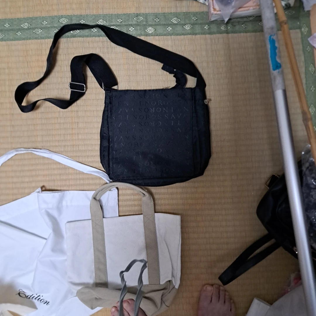 ショルダーバックと布袋、の写真2枚目
