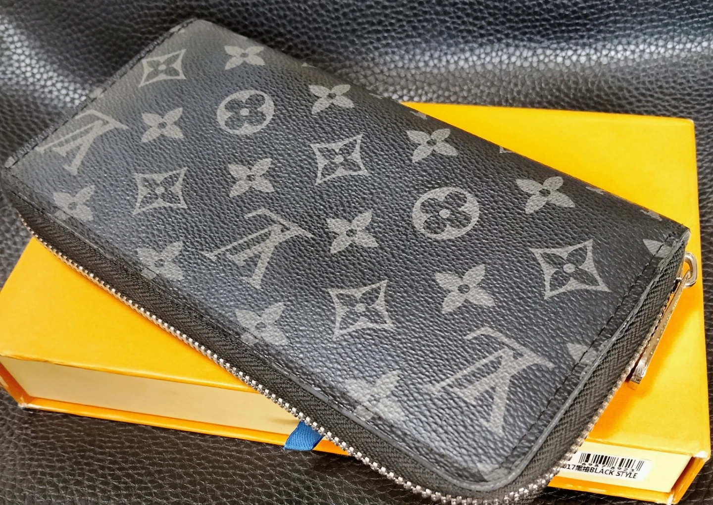 ノーブラント長財布