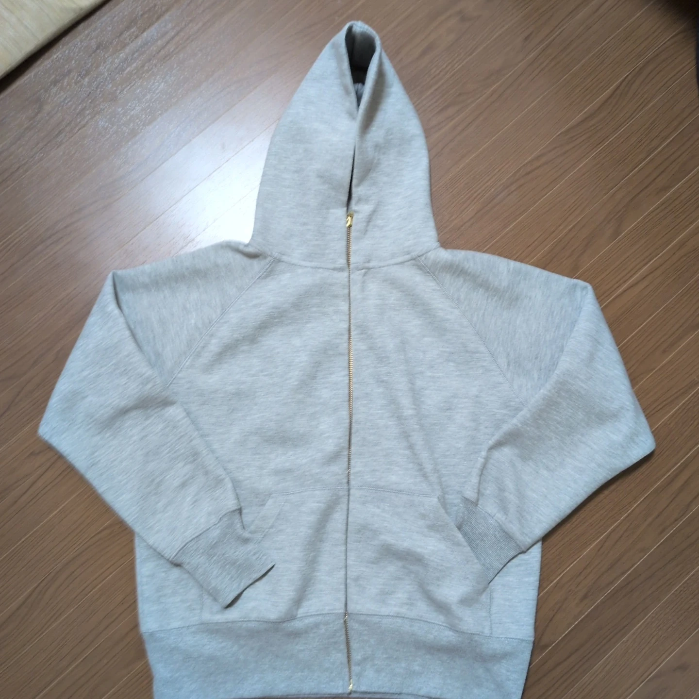 ジップアップパーカー