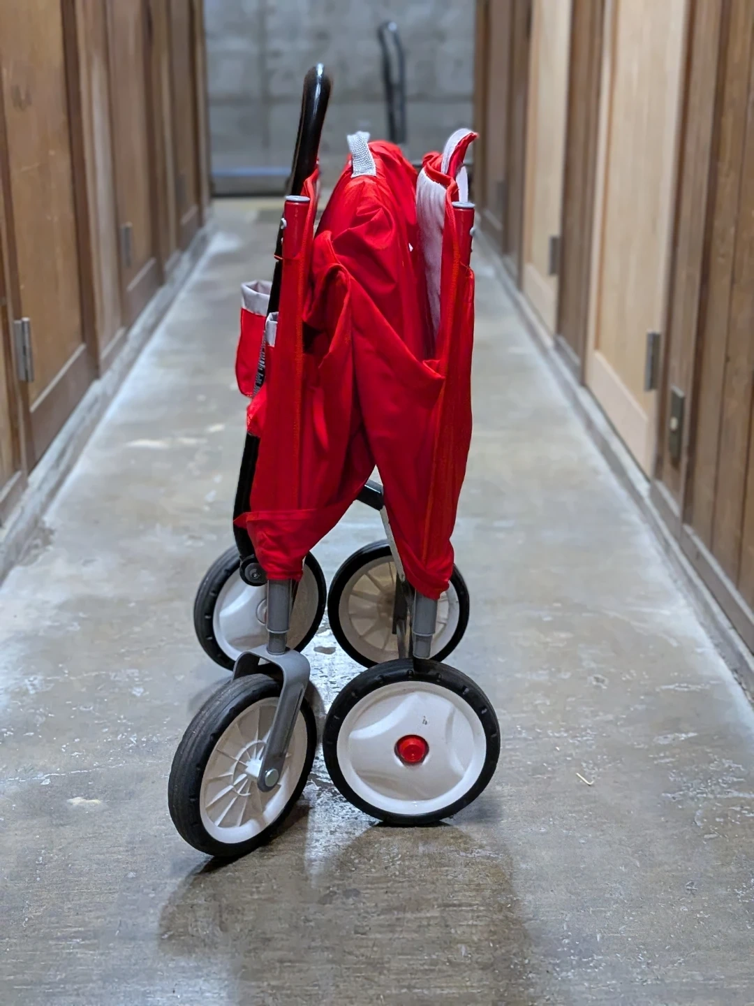 Radio Flyer 折りたたみワゴンの写真3枚目