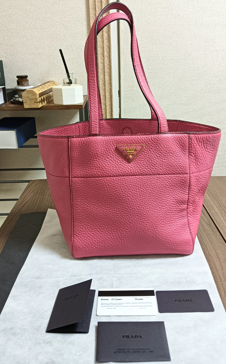 未使用近い美品。PRADA プラダ ヴィッテロ ダイノレザー トートバッグ 三角ロゴの写真2枚目