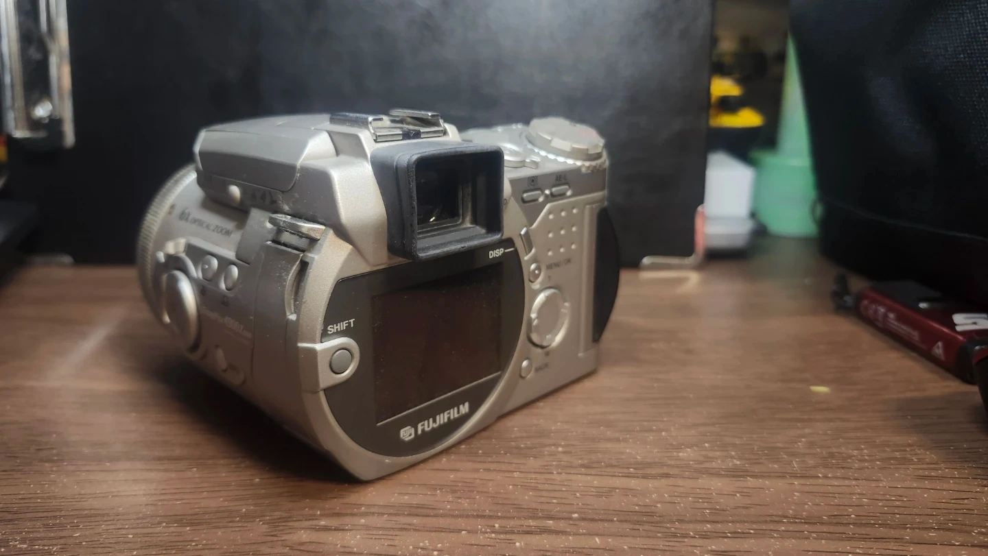 FUJIFILM FinePix 4900 Zoom ジャンク品の写真2枚目