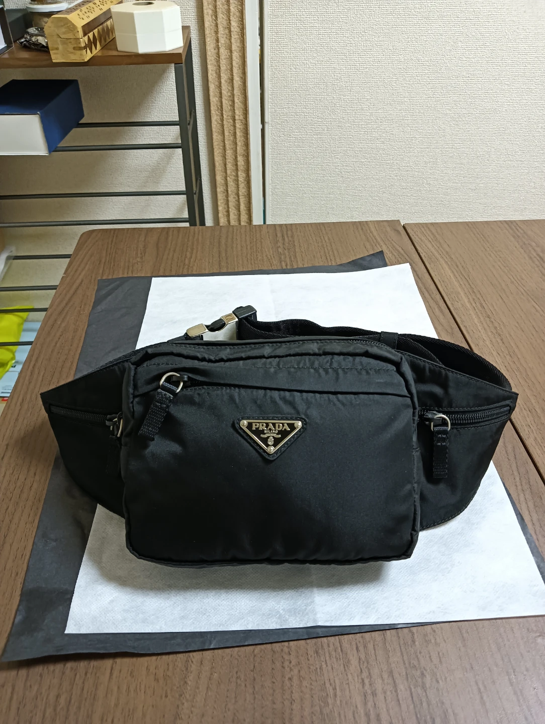 美品。PRADA プラダ ボディバッグ ウエストバッグ 三角ロゴ