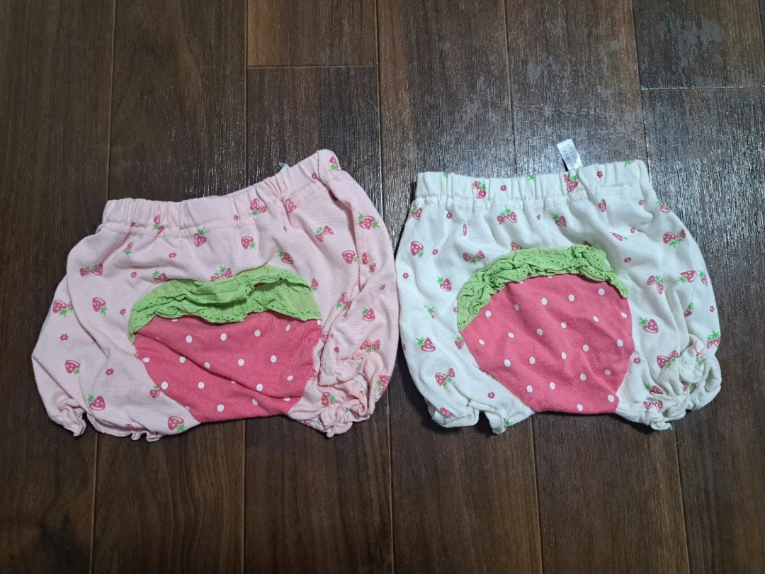 西松屋 ベビーブルマ いちご柄 2枚セット 60-70cmの写真2枚目
