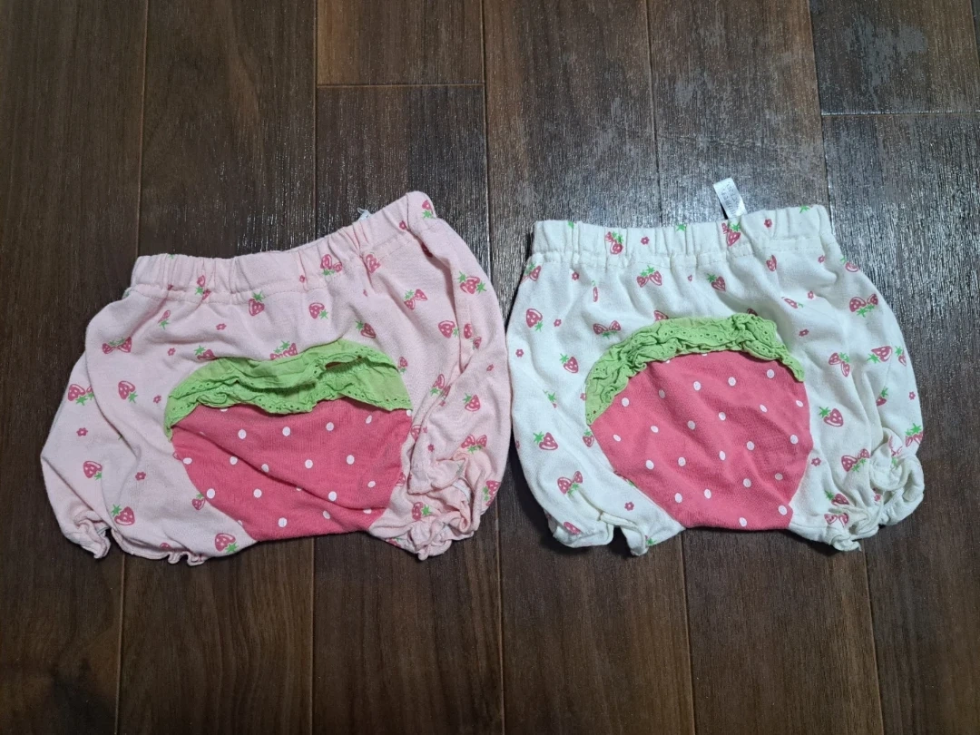 西松屋 ベビーブルマ いちご柄 2枚セット 60-70cmの写真2枚目