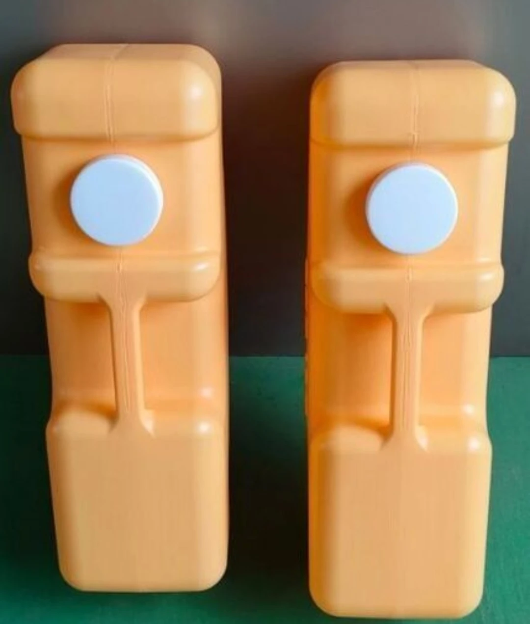 水タンク　おもし2個の写真2枚目