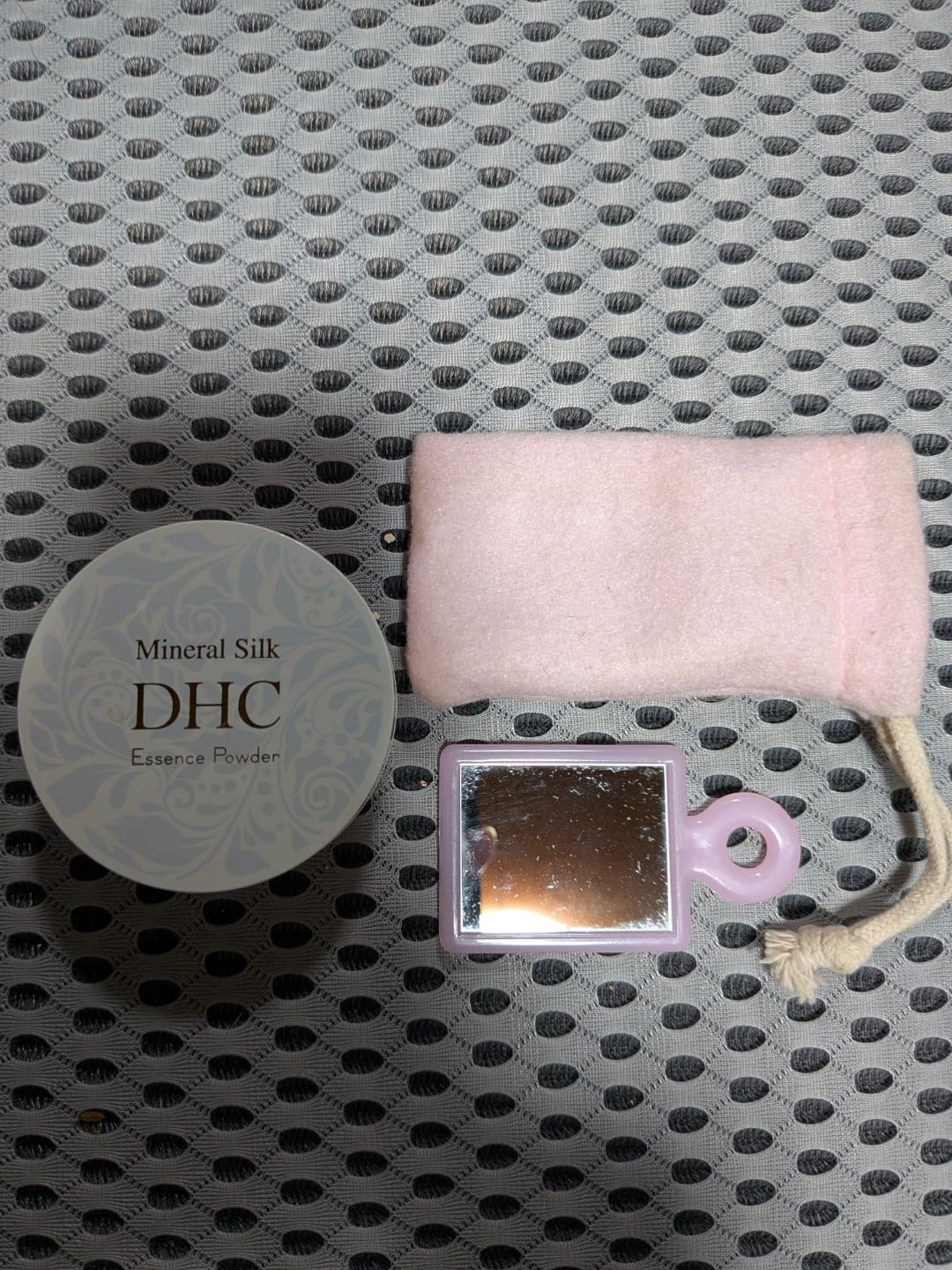DHC ミネラルシルク エッセンスパウダーの写真2枚目
