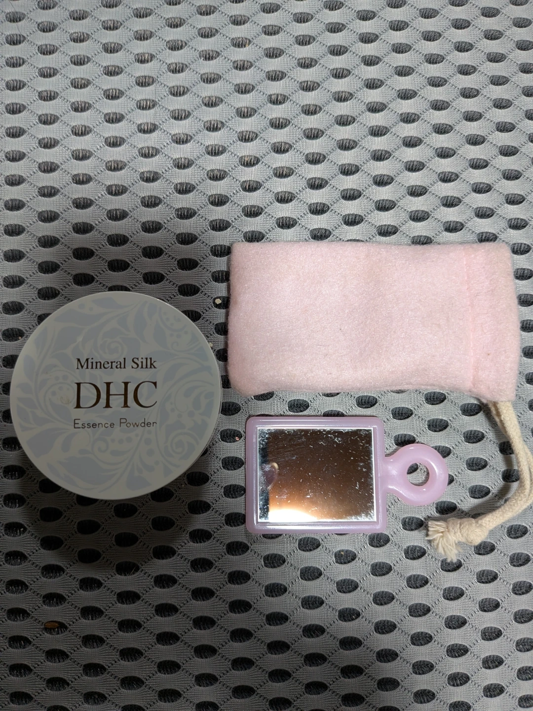 DHC ミネラルシルク エッセンスパウダーの写真2枚目