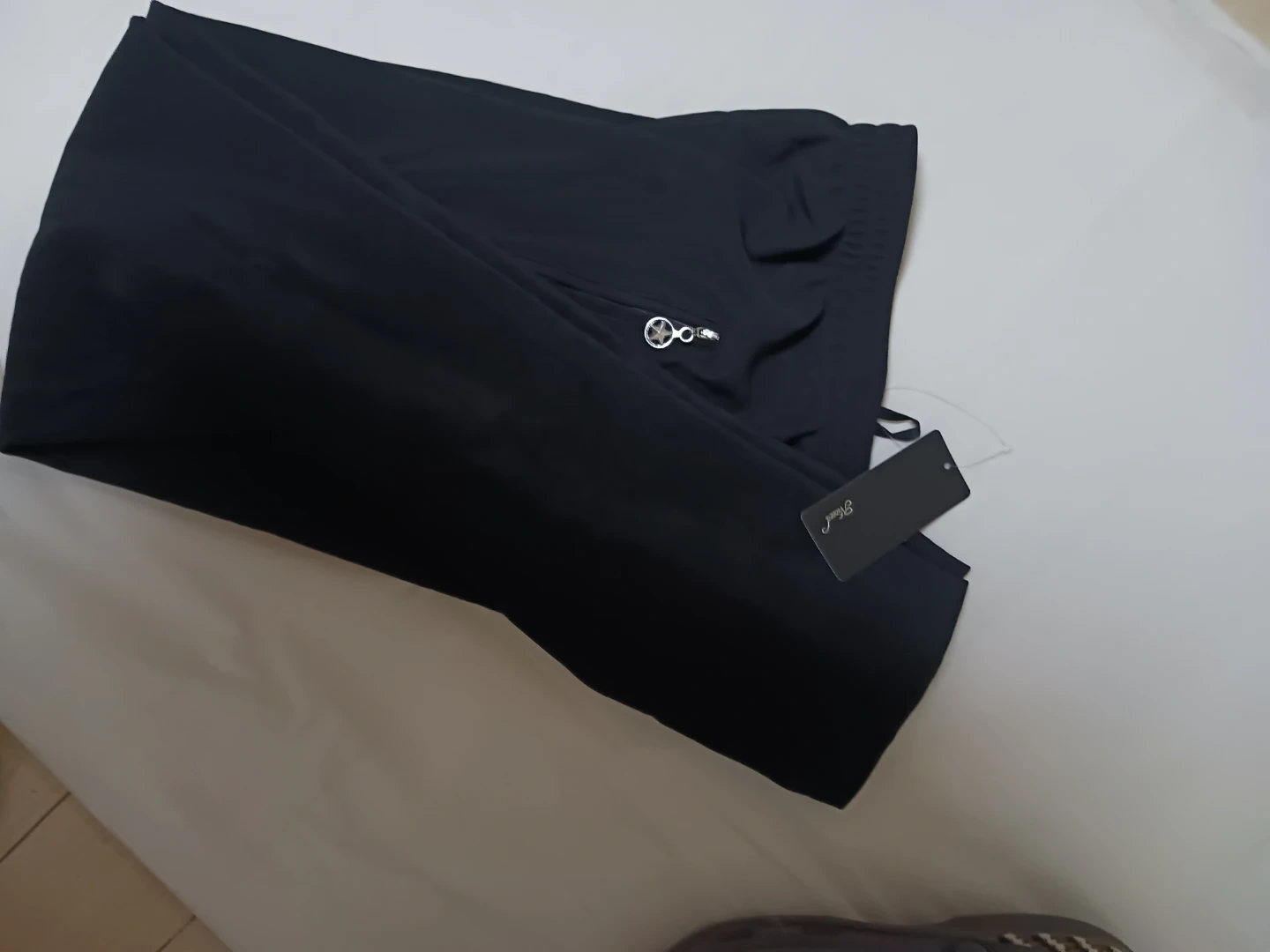 新品レデイ✨😍✨黒色パンツ ヂヤ-ジ.ホケツトチヤツクタグ付きM サイズ