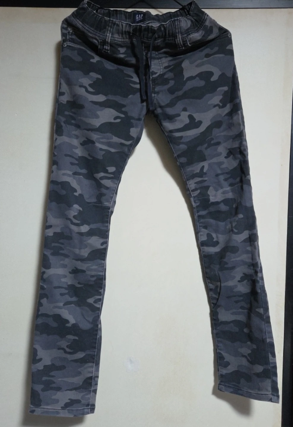 GAP 迷彩柄ストレッチデニムパンツ 150cm