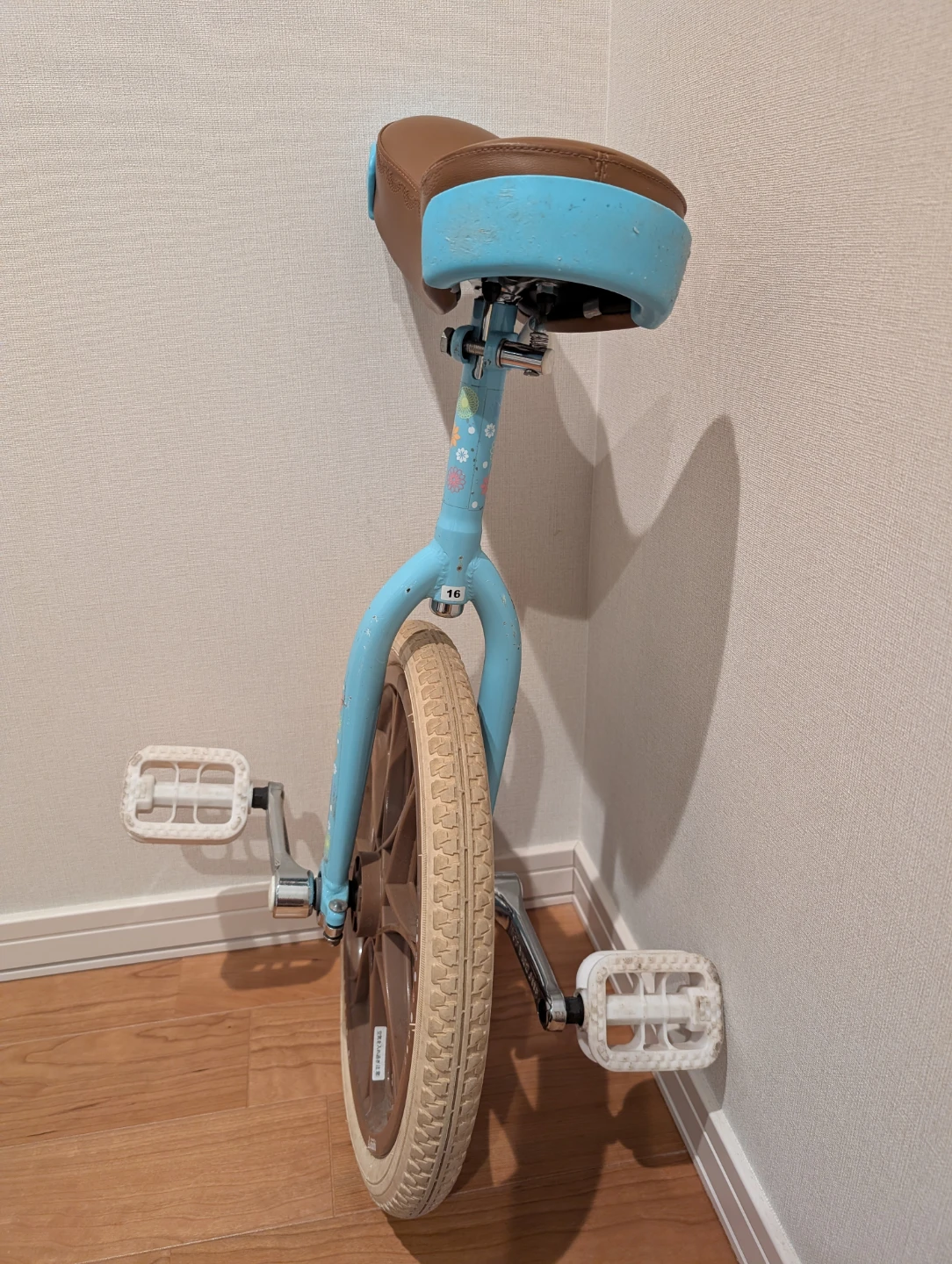 アサヒ 一輪車 16インチ ブルーの写真3枚目