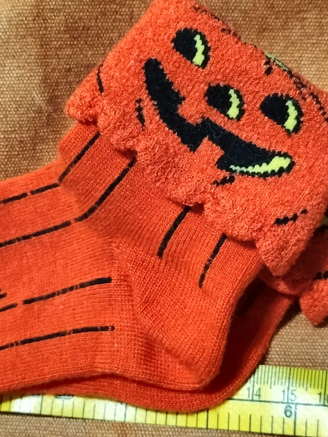 ハロウィン柄キッズ靴下 かぼちゃ クモの写真3枚目
