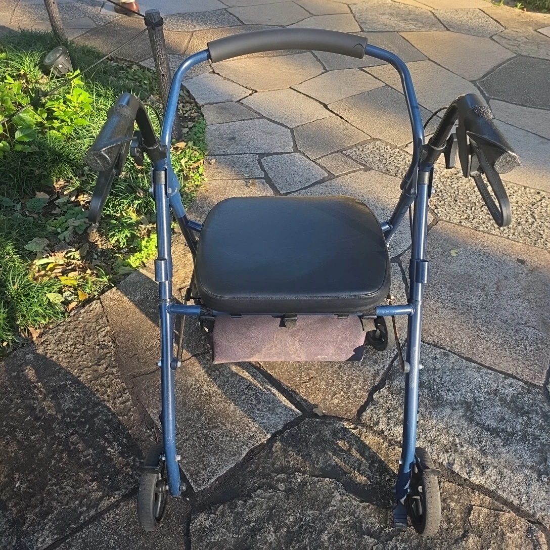【予約あり】歩行器 シルバーカー 花柄 介