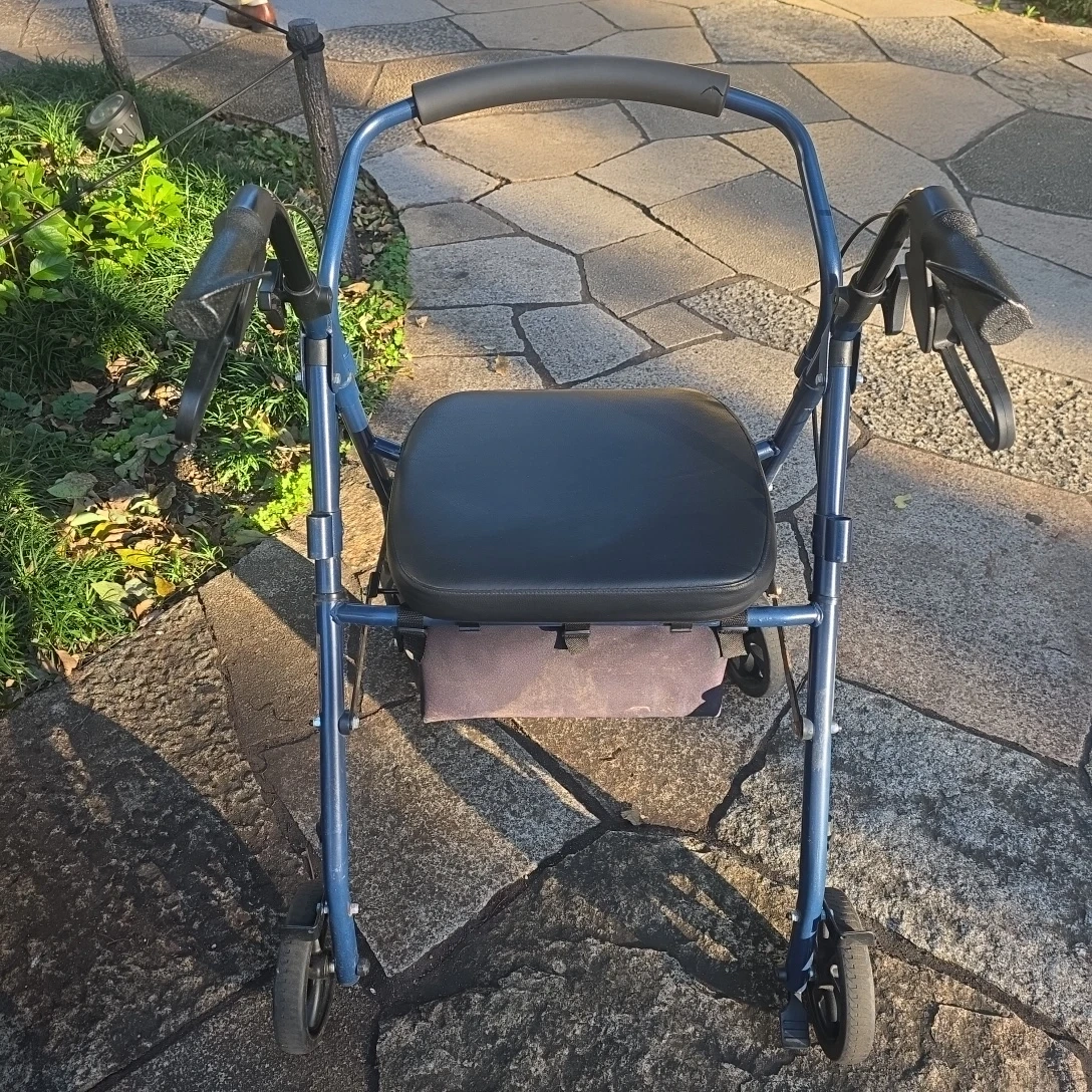 【予約あり】歩行器 シルバーカー 花柄 介