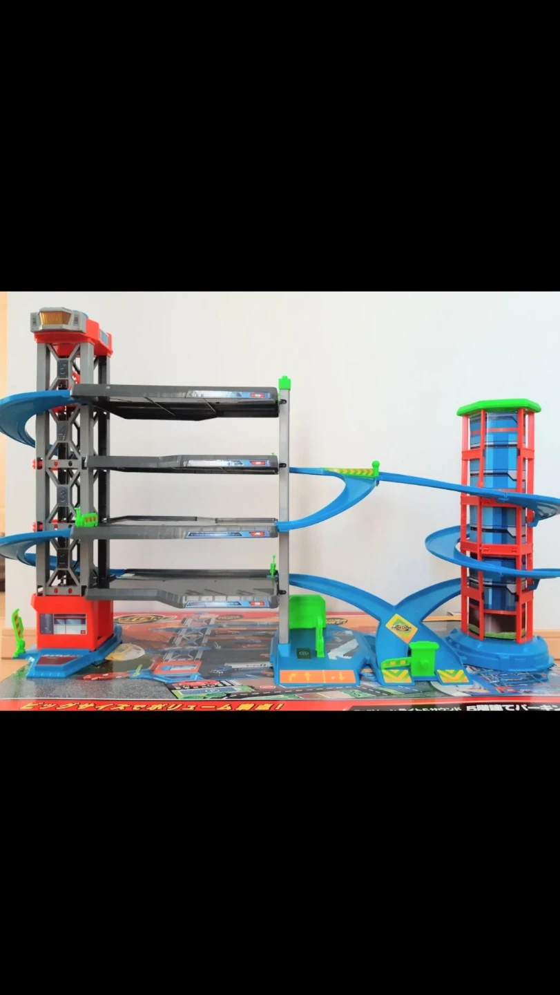 ファストレーン５階建てパーキングガレージ