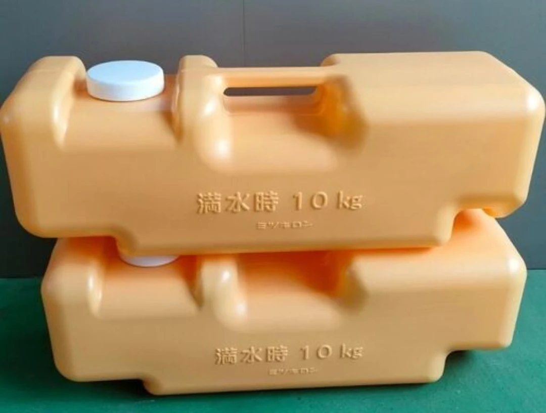 水タンク　おもし2個