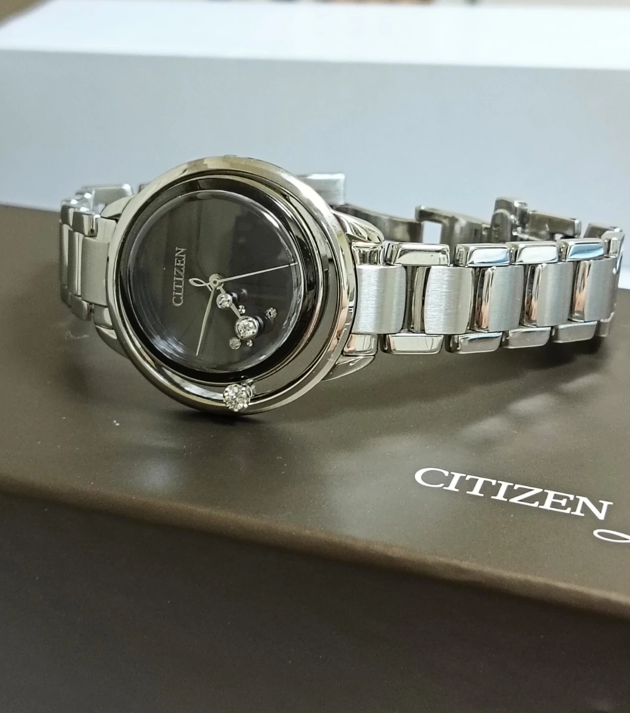 未使用近い美品11万。CITIZEN エルシリーズ ダイヤモンド エコドライブ 腕時計の写真3枚目