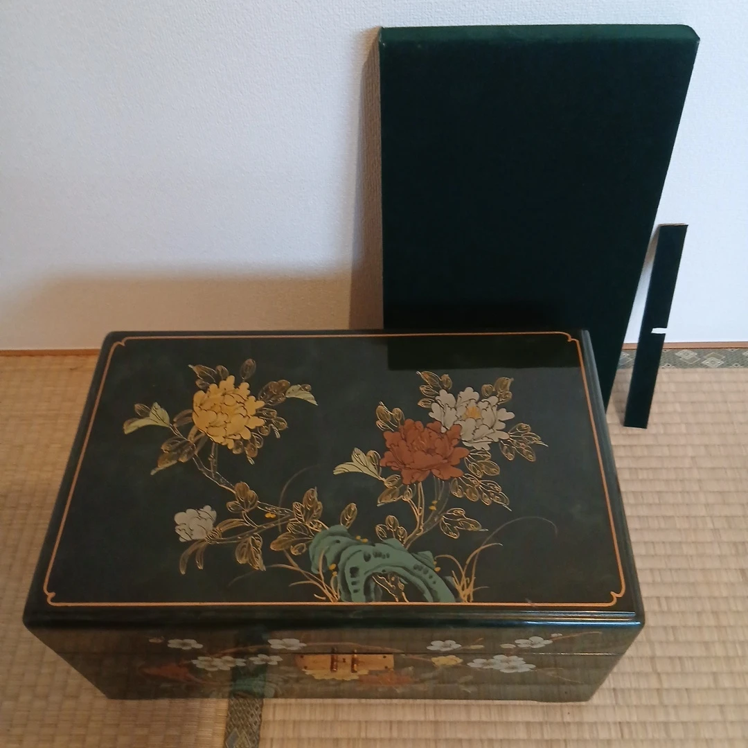 漆塗り風 花柄 ジュエリーボックス 収納ケース