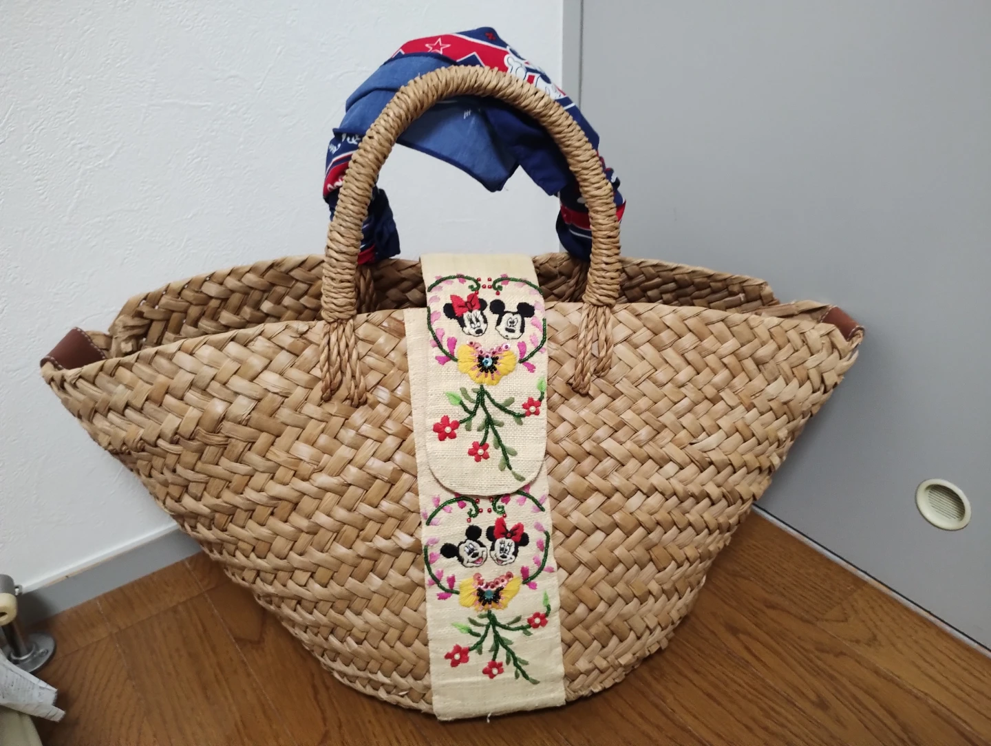 BEAMS購入★大きめサイズミッキー＆ミニー刺繍 カゴバッグの写真10枚目