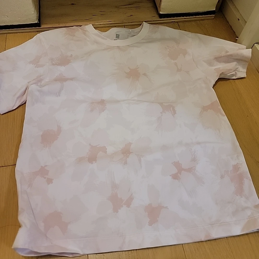 ユニクロ 花柄プリントTシャツ ピンク