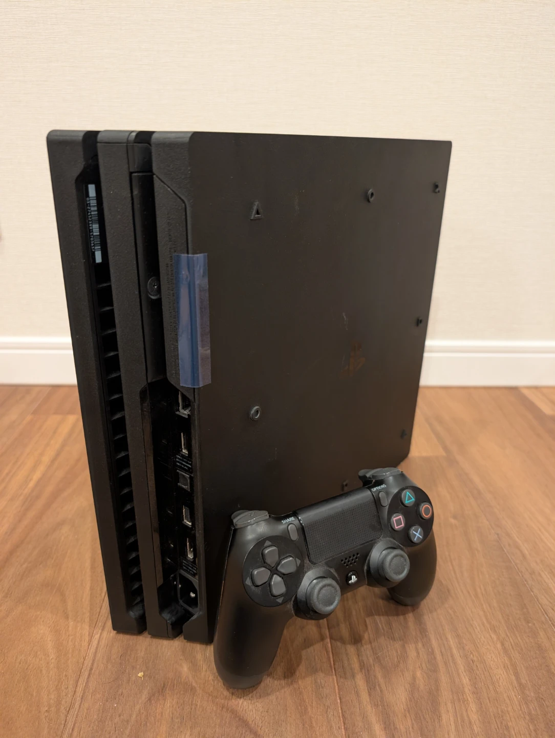 Playstation 4 Pro  PS4 プレイステーション4 プロ 本体の写真2枚目