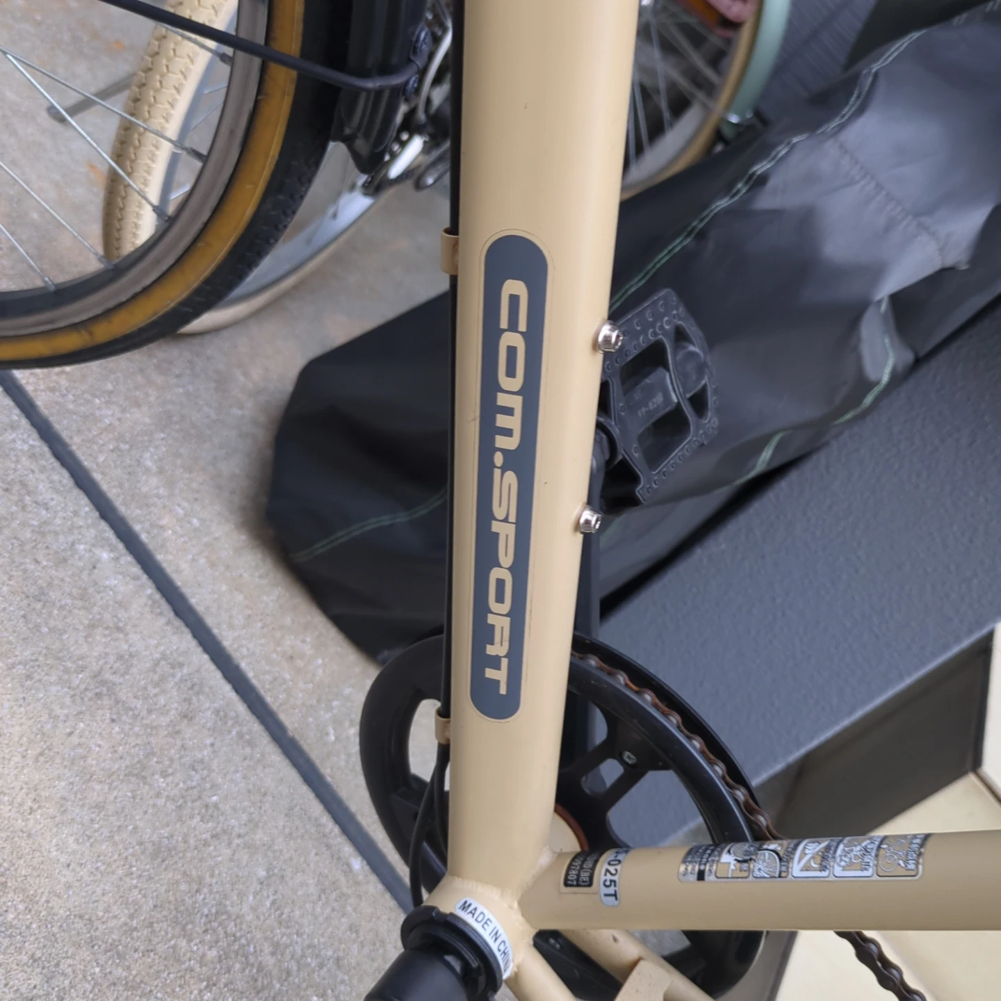 COM.SPORT クロスバイク ベージュの写真2枚目