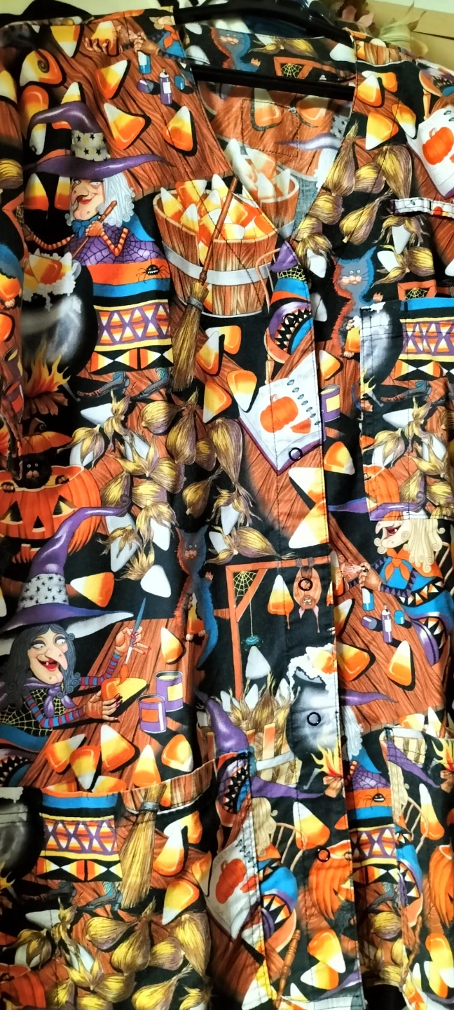 ハロウィン柄 半袖シャツ 魔女 カボチャの写真3枚目