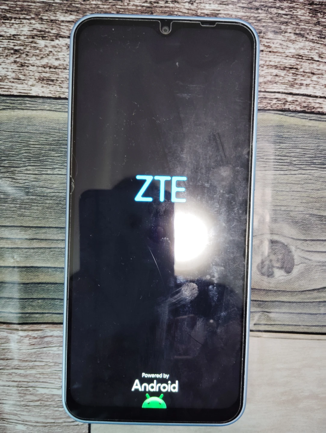 ZTE スマートフォン ライトブルーの写真3枚目