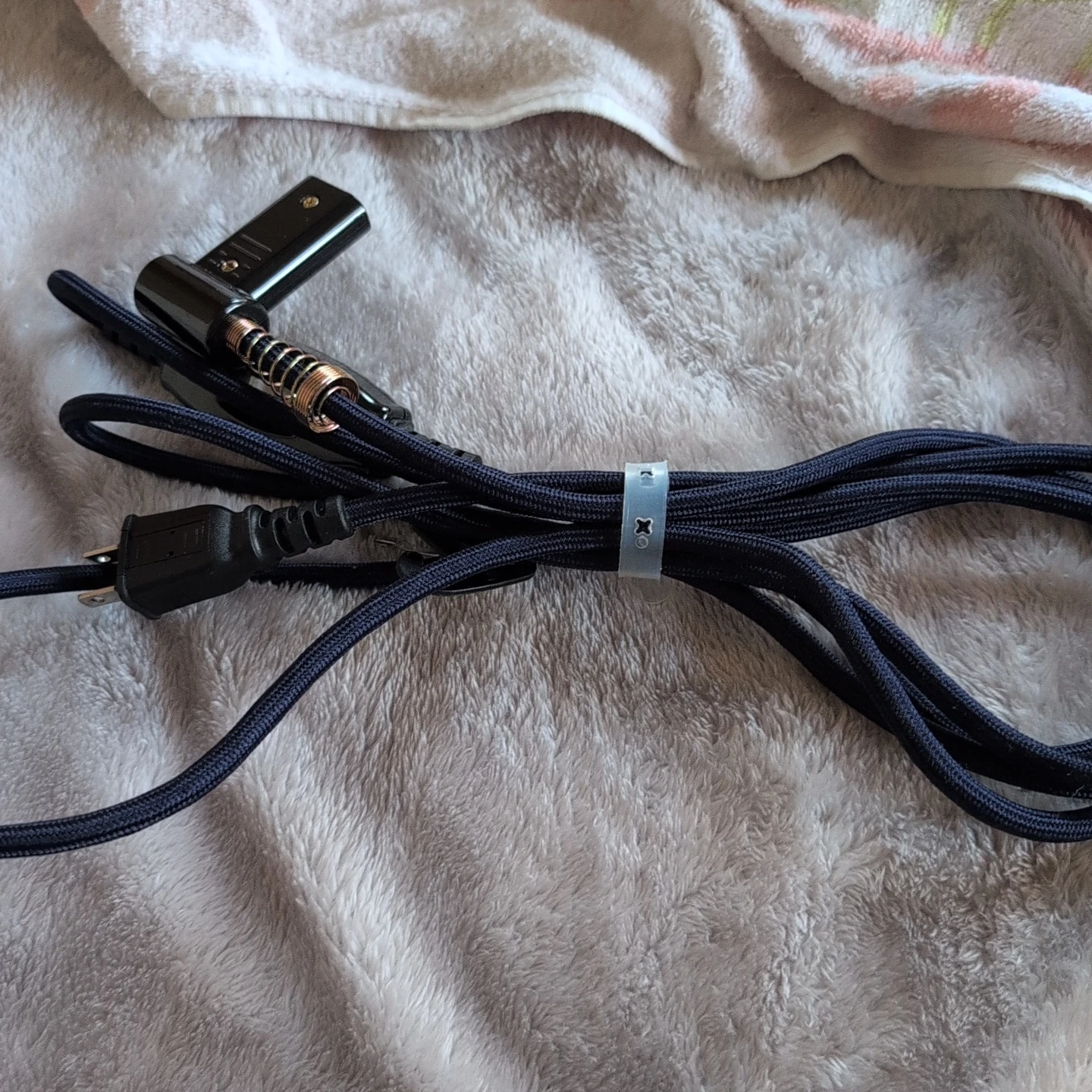 電源コード ブラック