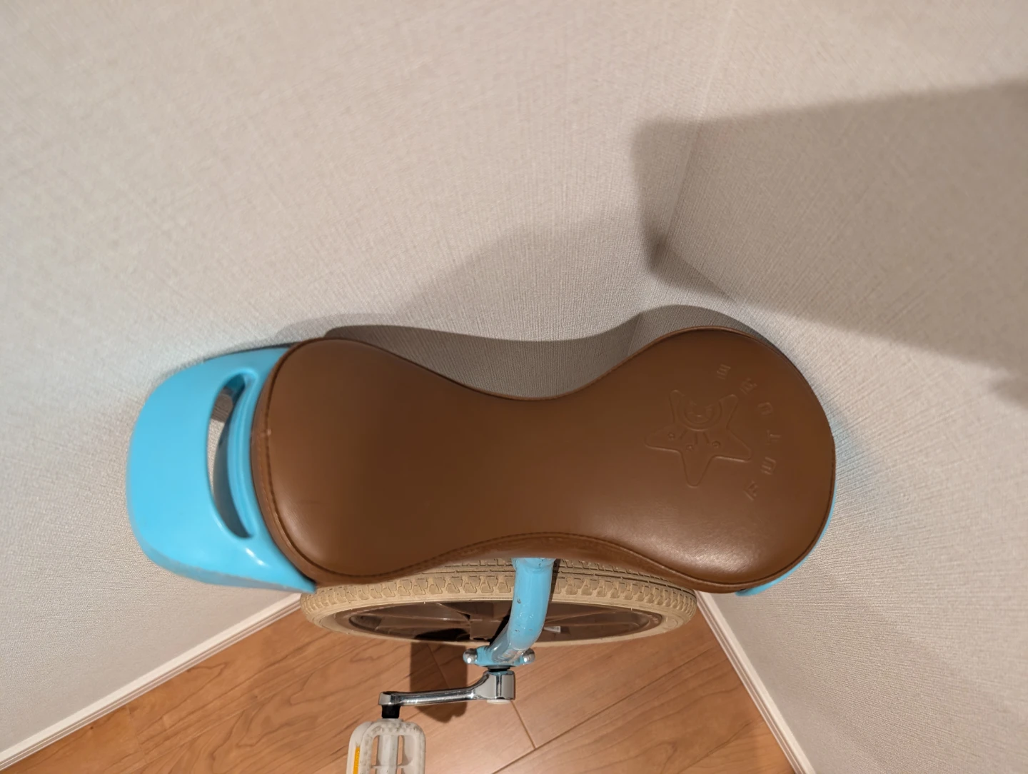 アサヒ 一輪車 16インチ ブルーの写真2枚目