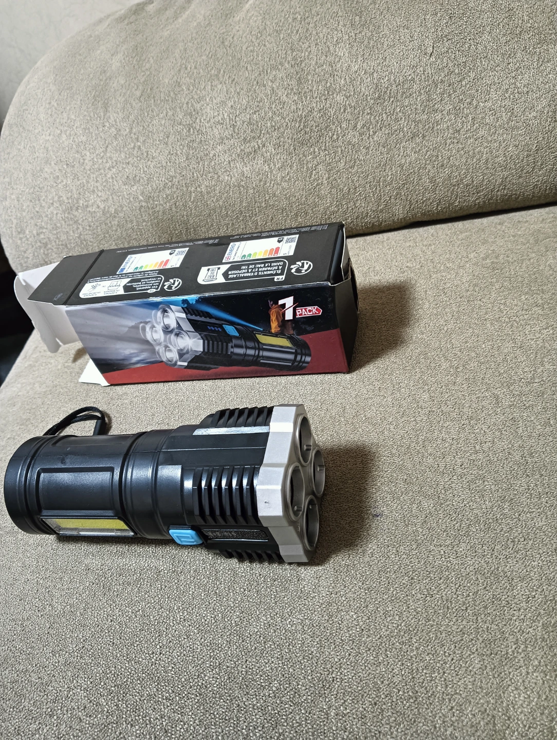 LED 強力ライト 充電式 4灯 アウトドアの写真3枚目