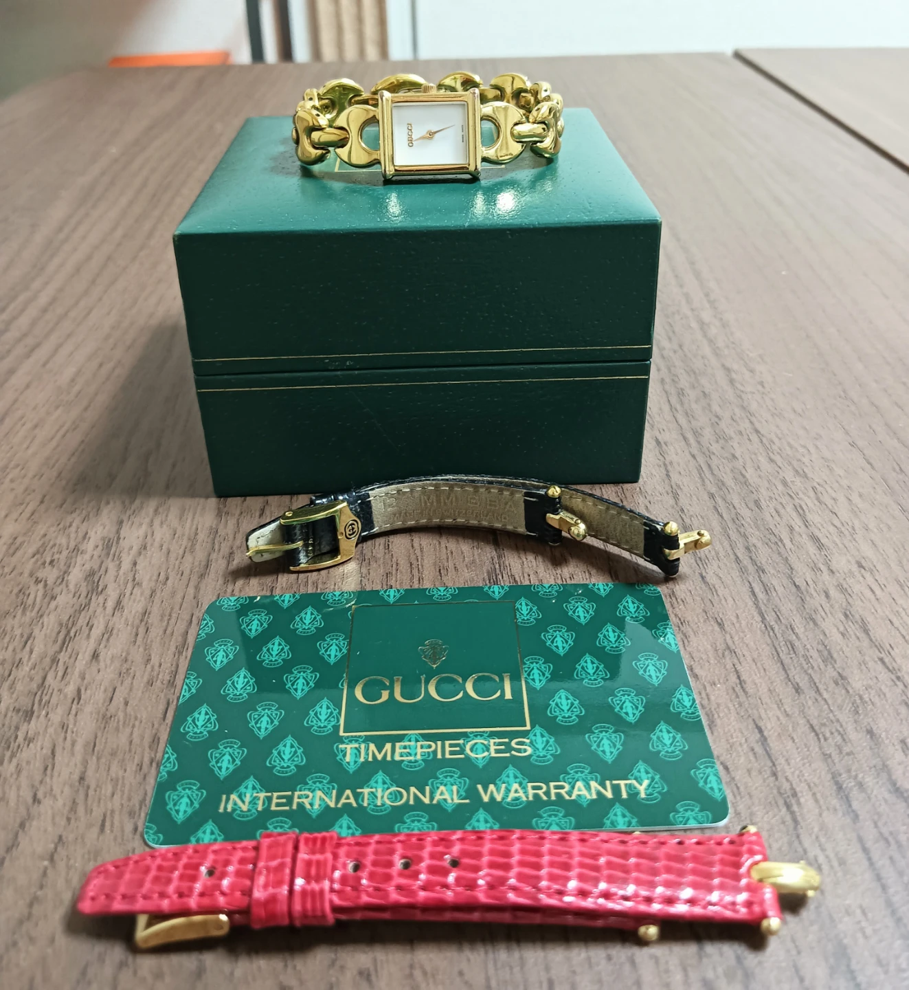 美品。GUCCI グッチ チェンジベルト 腕時計 替えベルト2本付きの写真4枚目