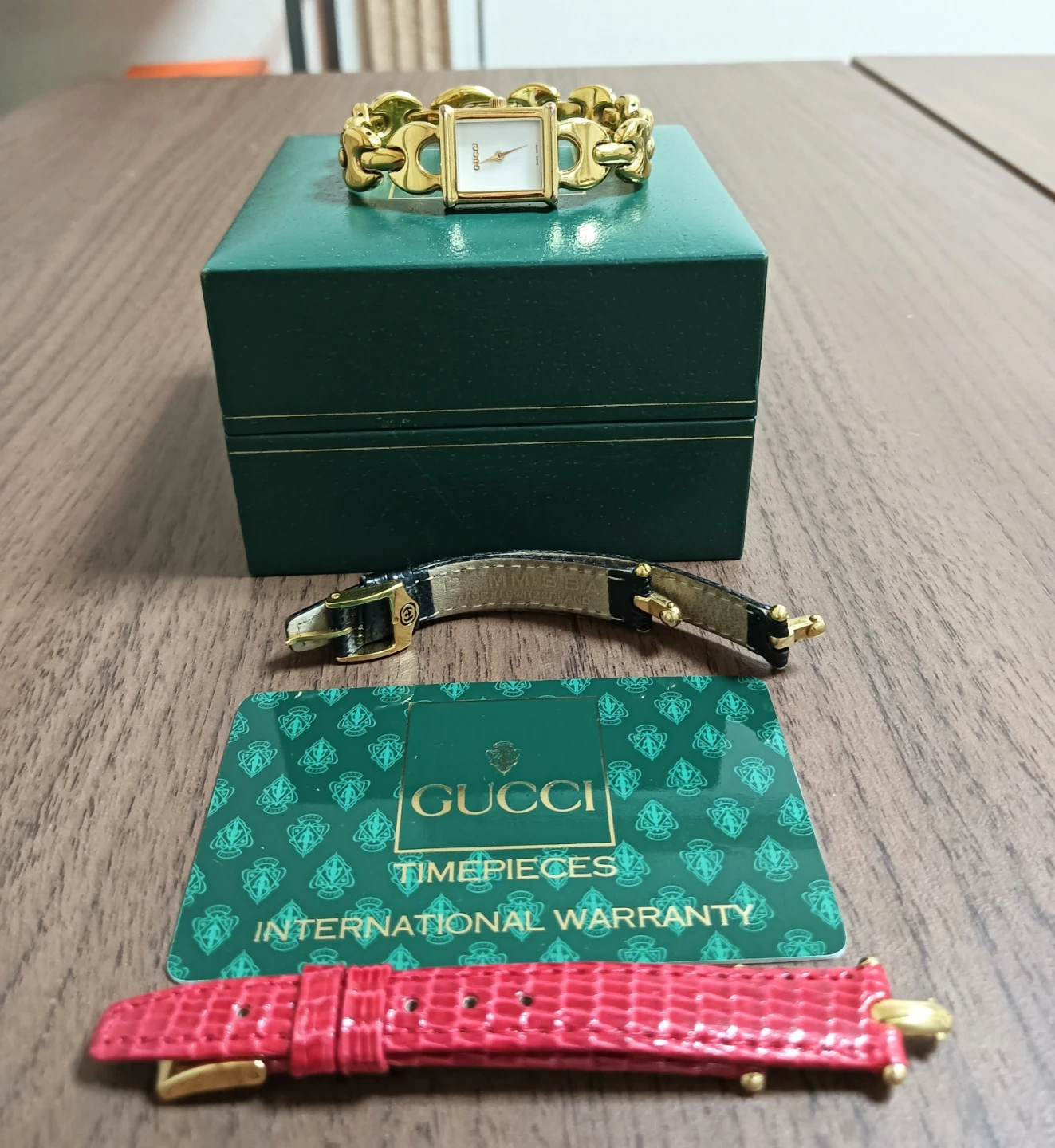 美品。GUCCI グッチ チェンジベルト 腕時計 替えベルト2本付きの写真4枚目