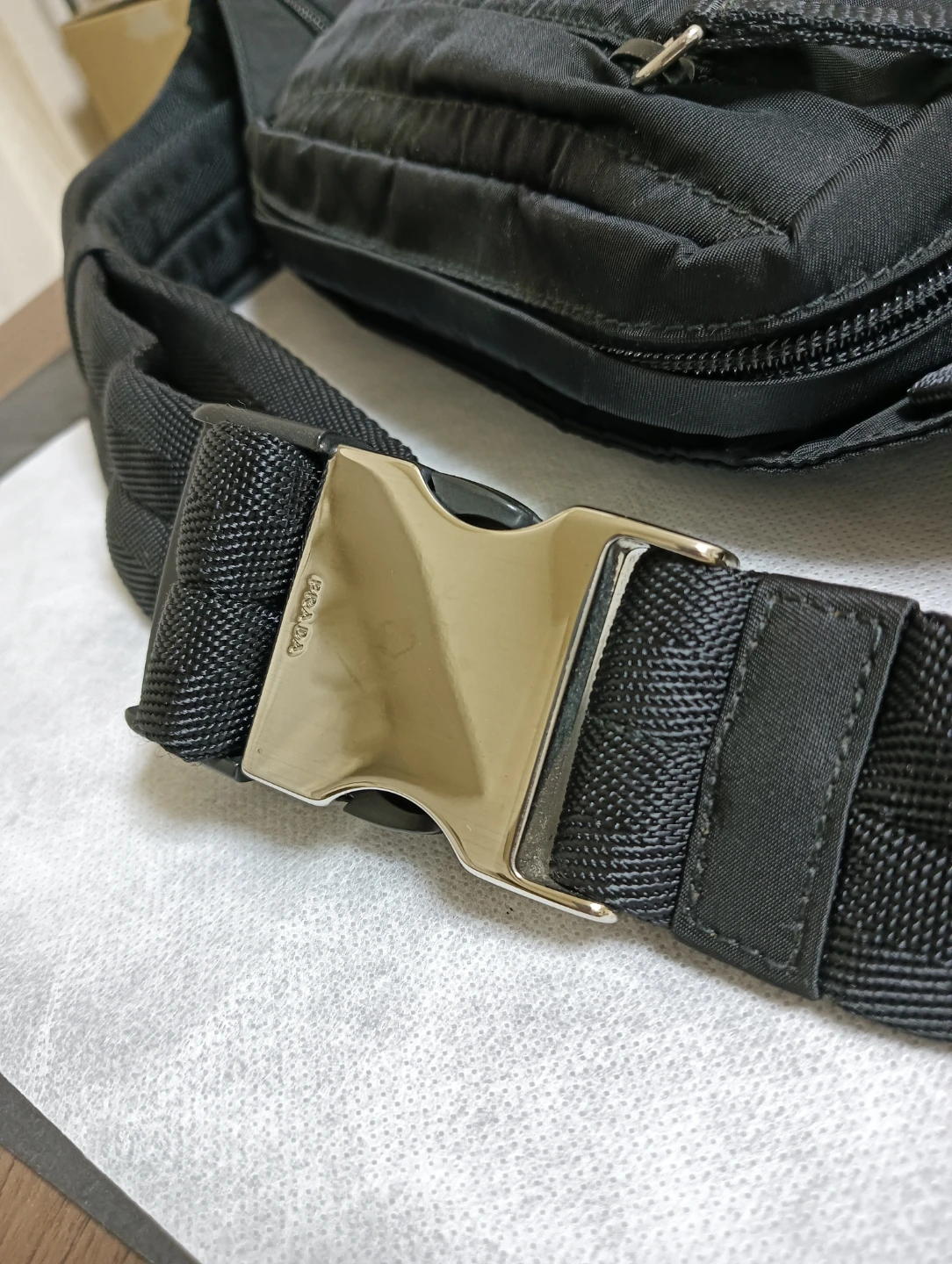 美品。PRADA プラダ ボディバッグ ウエストバッグ 三角ロゴの写真4枚目