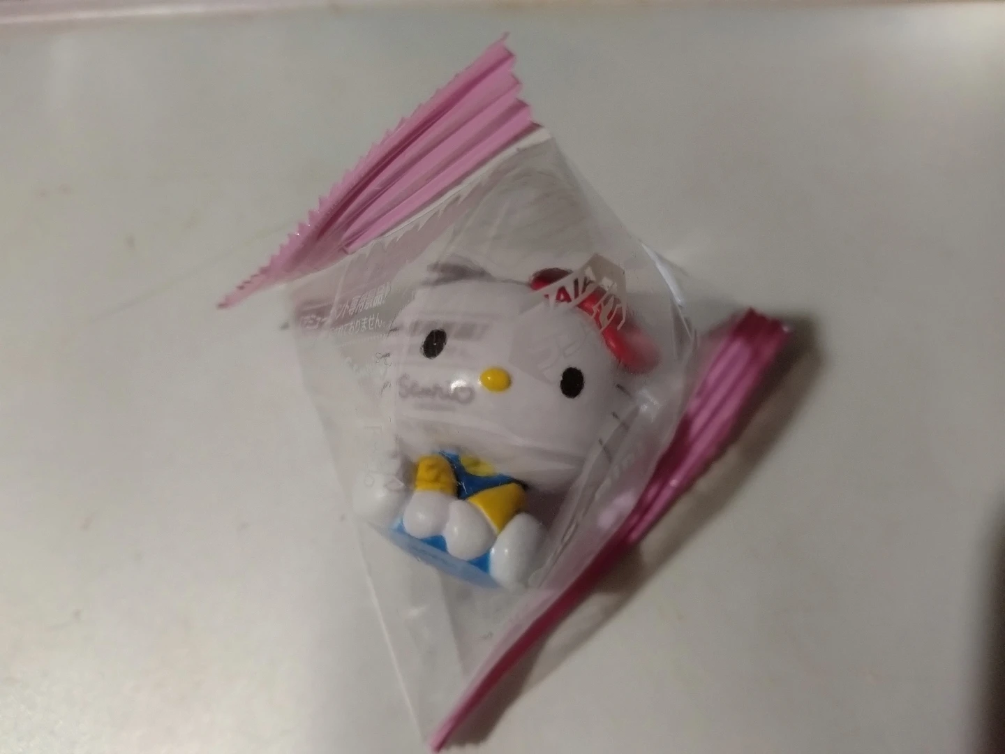 さサンリオキャラクターズ　おすわりインテリアフィギュア ハローキティ