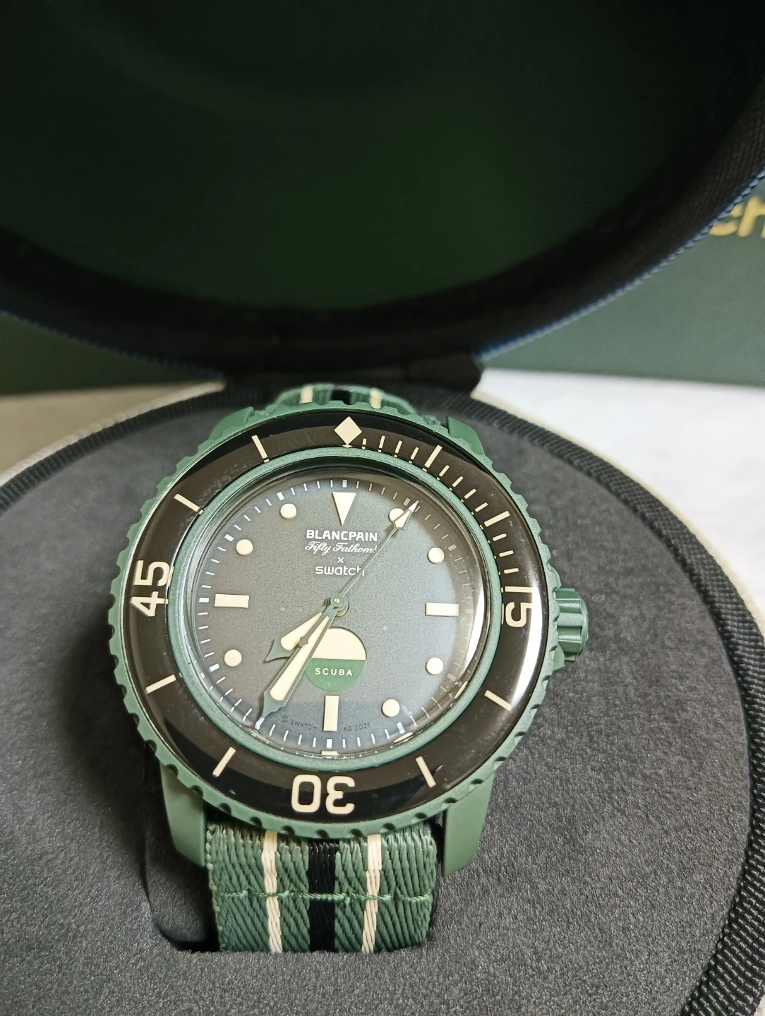 新品同様未使用。BLANCPAIN × SWATCH グリーンアビス 自動巻き 腕時計の写真3枚目