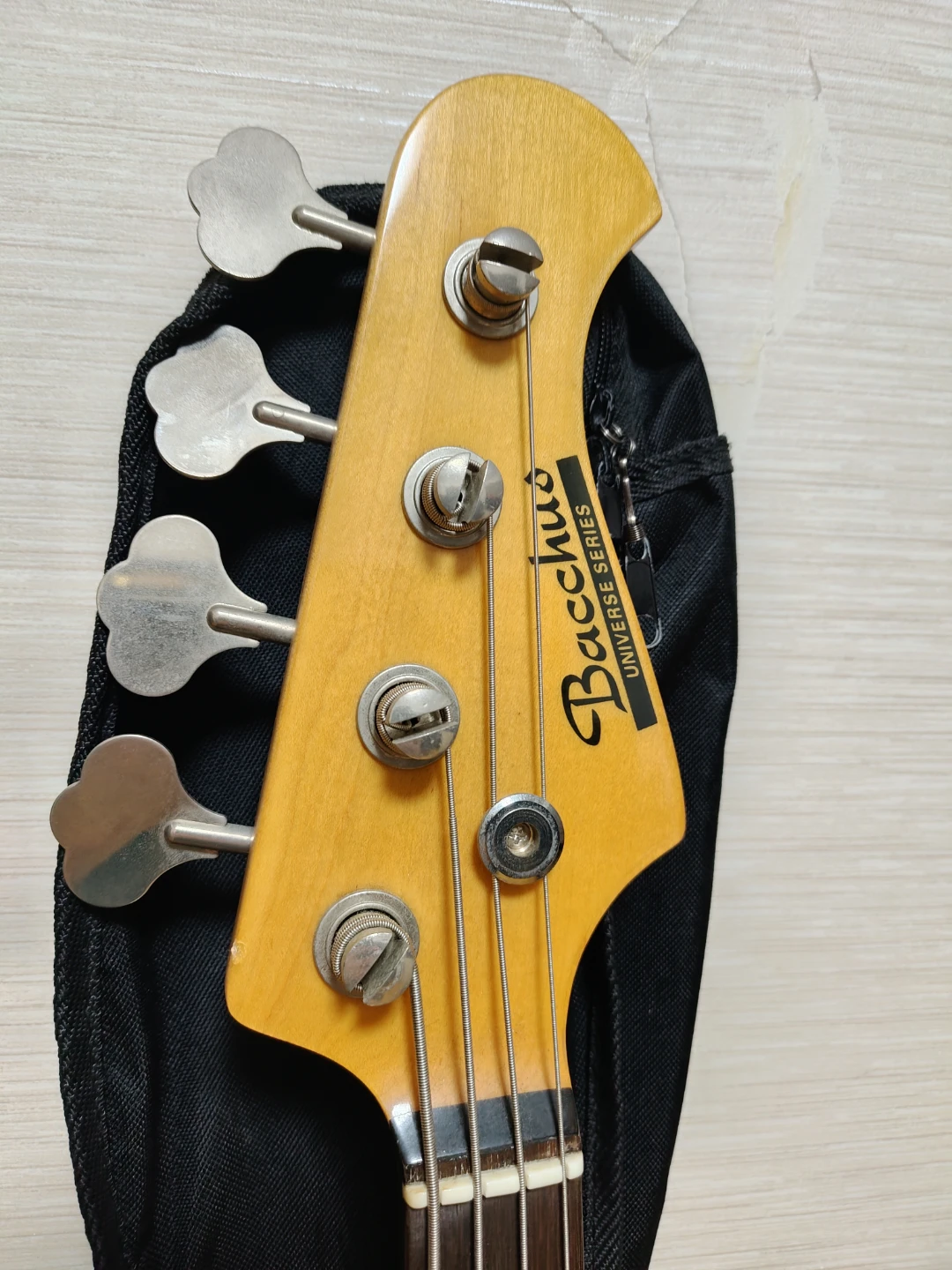 Bacchus Universe Series Bass (ソフトケース付)の写真3枚目
