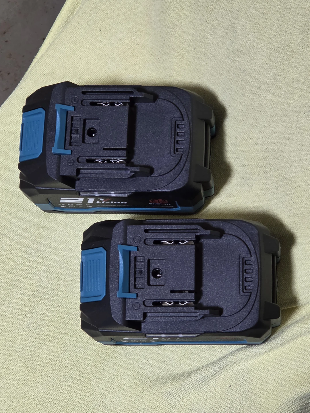 マキタ18v互換バッテリー、ONEVAN 21V4.5A、２個！の写真3枚目